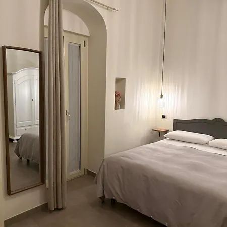 Arco Trinità Couette-café Bari