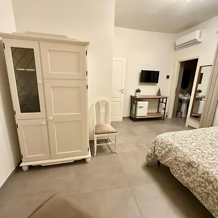 Arco Trinità Couette-café Bari